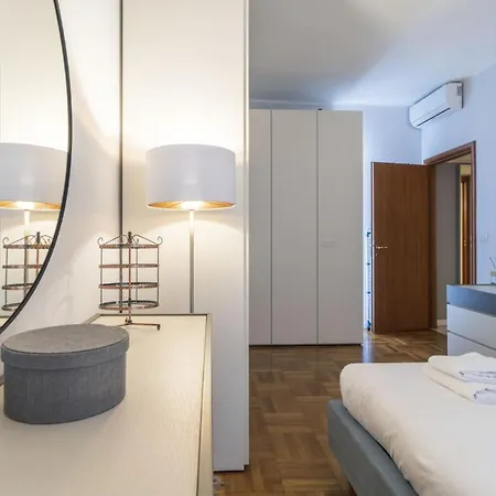 Lägenhet Easylife - Elegante E Chic Dimora Con Balcone Milano